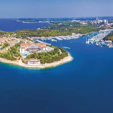 1 Bedroom Stunning In 아파트