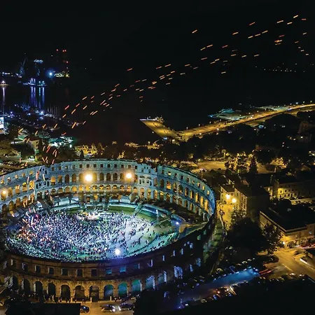 Appartement 1 Bedroom Stunning In