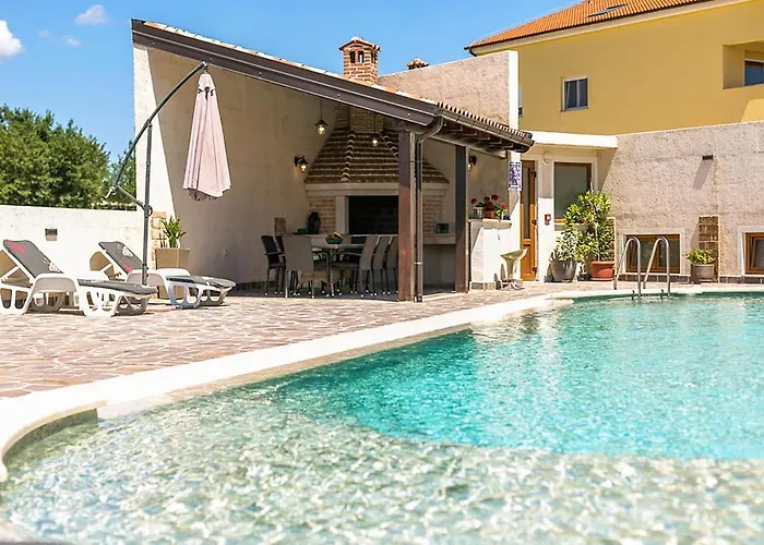 1 Bedroom Stunning In *