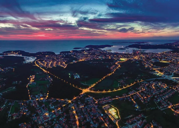 1 Bedroom Stunning In 아파트 풀라